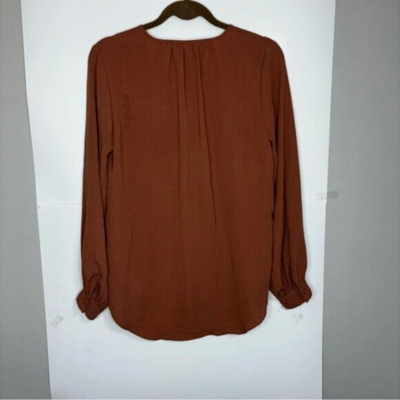 Nine West Blouse Women’s Medium Light Rust Button Up Soft Button Cuff V-neck - Picture 9 of 9